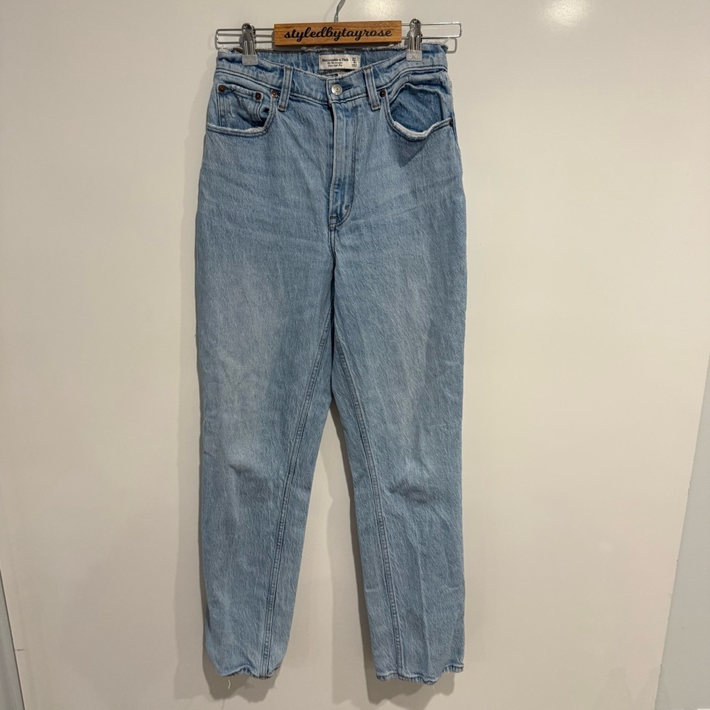 Abercrombie & Fitch Curve Love Ultra High Rise 90s Straight Jean - Picture 4 of 9